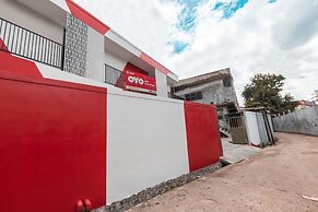 Super OYO 2223 J&b Room Utan Kayu