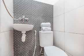 Super OYO 2223 J&b Room Utan Kayu