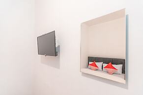 Super OYO 2223 J&b Room Utan Kayu