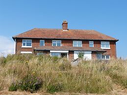7 Coastguard Cottages