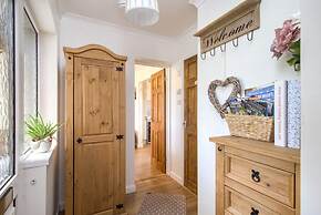 Queen Bower Farm Lodge