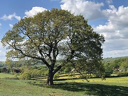 Queen Bower Farm Lodge