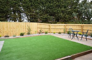 Queen Bower Farm Lodge