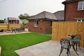 Queen Bower Farm Lodge