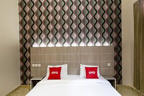 Super OYO 2320 Hotel Charvita