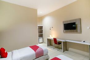 Super OYO 2320 Hotel Charvita