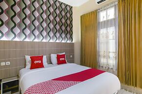 Super OYO 2320 Hotel Charvita