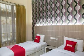 Super OYO 2320 Hotel Charvita