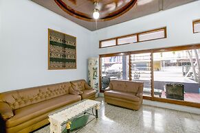 Super OYO 2320 Hotel Charvita