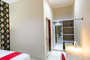 Super OYO 2320 Hotel Charvita