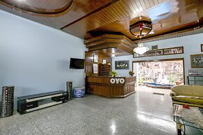 Super OYO 2320 Hotel Charvita