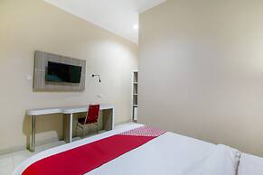 Super OYO 2320 Hotel Charvita