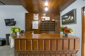 Super OYO 2320 Hotel Charvita