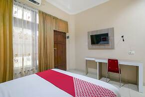 Super OYO 2320 Hotel Charvita