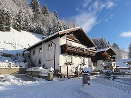 Spacious Apartment in Stuhlfelden near Ski Area