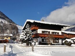 Spacious Apartment near Ski Trail in Maishofen