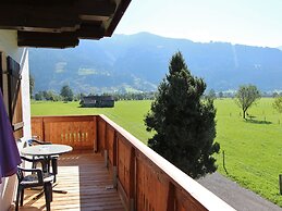 Spacious Apartment near Ski Trail in Maishofen