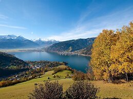 Spacious Apartment near Ski Trail in Maishofen