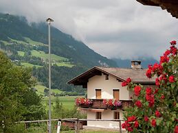 Apartment With Balcony in Hart im Zillertaler