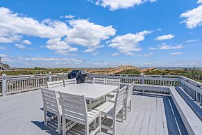 Oceanfront Beach House with Spacious Backyard by RedAwning
