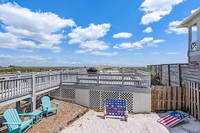 Oceanfront Beach House with Spacious Backyard by RedAwning