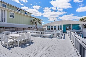Oceanfront Beach House with Spacious Backyard by RedAwning