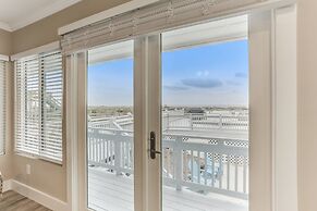 Oceanfront Beach House with Spacious Backyard by RedAwning