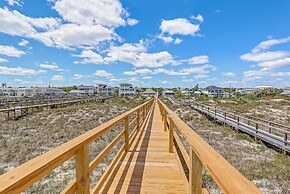 Oceanfront Beach House with Spacious Backyard by RedAwning
