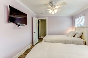 Oceanfront Beach House with Spacious Backyard by RedAwning