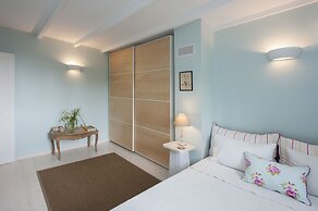 White Jasmine Cottage