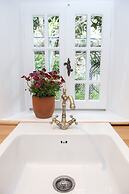 White Jasmine Cottage