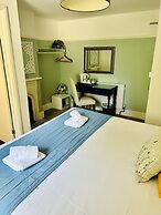 Guestling Hall Hotel