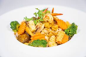 Poulo Wai Hotel and Apartment