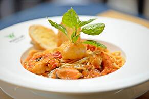 Poulo Wai Hotel and Apartment