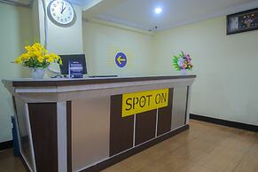 SPOT ON 2305 Andys Nur Penginapan
