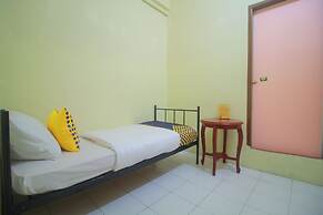 SPOT ON 2305 Andys Nur Penginapan