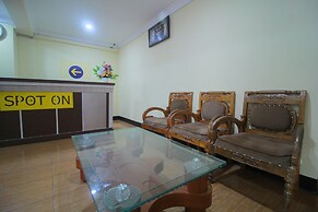 SPOT ON 2305 Andys Nur Penginapan