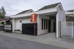 OYO Life 2391 Baladewa Residence Syariah