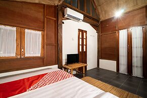 OYO 2393 Putroyono Homestay