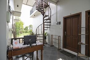 Super OYO 2417 Panen House