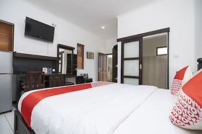 Super OYO 2417 Panen House