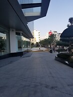 Luxury Scenia Bay Apartment with Seaview