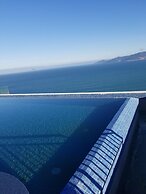 Luxury Scenia Bay Apartment with Seaview