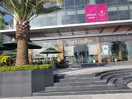 Luxury Scenia Bay Apartment with Seaview