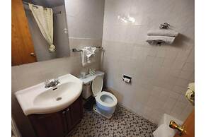 OYO Hotel Edgebrook Chicago North Shore