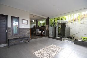 OYO 2438 D' Tamblingan Guesthouse