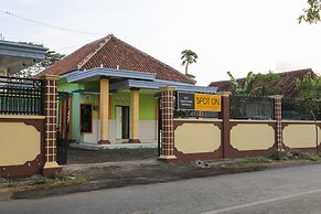 OYO 2371 Islami Family Residence