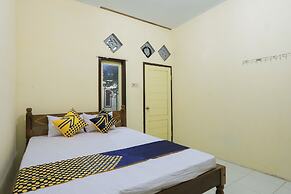 OYO 2371 Islami Family Residence