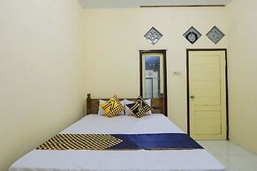 OYO 2371 Islami Family Residence