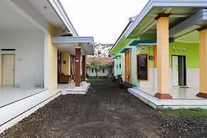 OYO 2371 Islami Family Residence